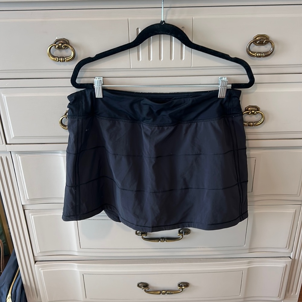 Black lulu skirt